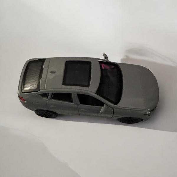 Alloy Model SUV 1:18 - Image 2